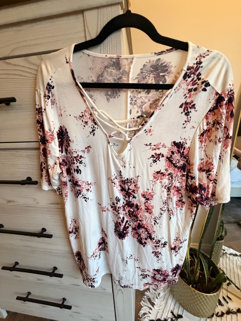Women’s Lace-Up V-Neck Short Sleeve Tee in Cream with Pink & Plum Floral Print
